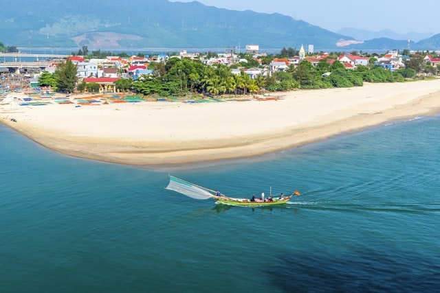Wolkenpass mit Vintage Vespa