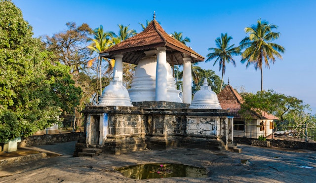 Embekke, Gadaladeniya, Lankathilake