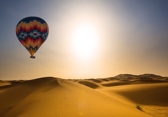 Heißluftballonfahrt am Morgen