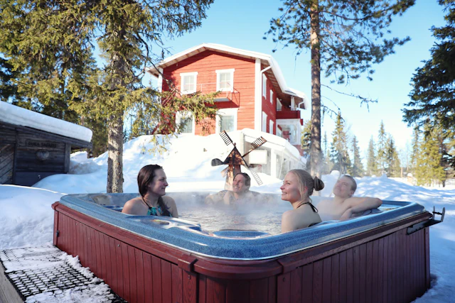 Finnische Sauna mit Außen-Whirlpool