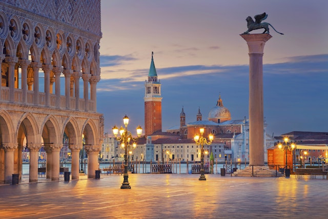Historical Walking Tour through Venice