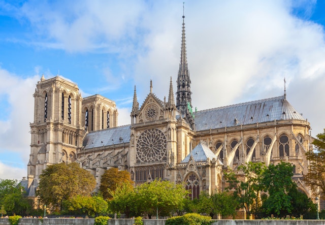 Notre-Dame Tour