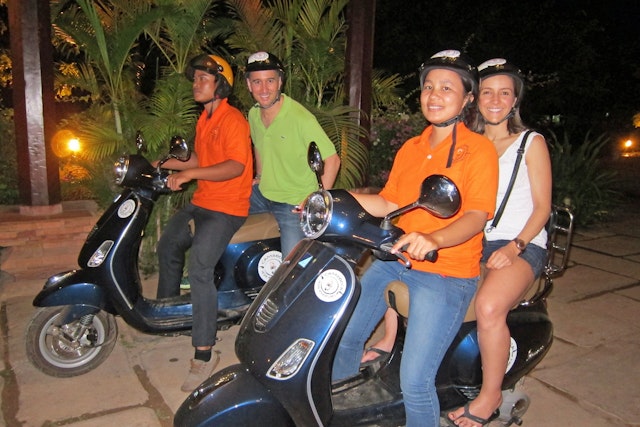 Tour nocturne gastronomique en Vespa