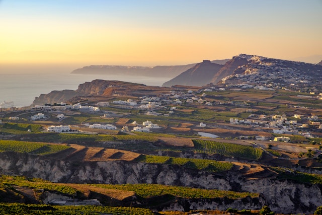 Cruise with lunch, winery & Oia sunset