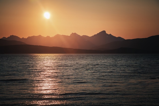 Tour en kayak sous le soleil de minuit