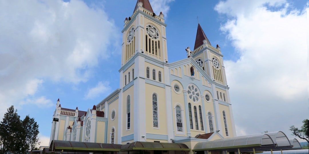 Philippinen Rundreise mit Chocolate Hills, Stränden und Geschichte
