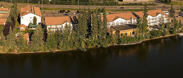 Pike's Waterfront Lodge