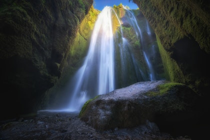 Island Rundreise 10 Tage: Abenteuer mit kleinem Budget - Image 2