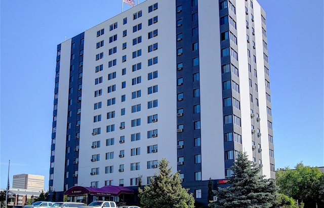 Inlet Tower Hotel & Suites 