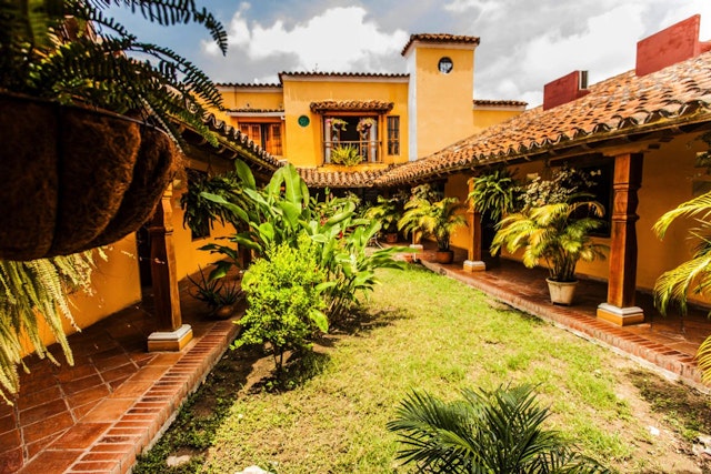 La Casa Amarilla