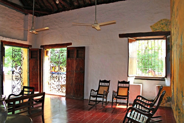 La Casa Amarilla