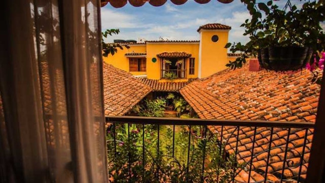 La Casa Amarilla