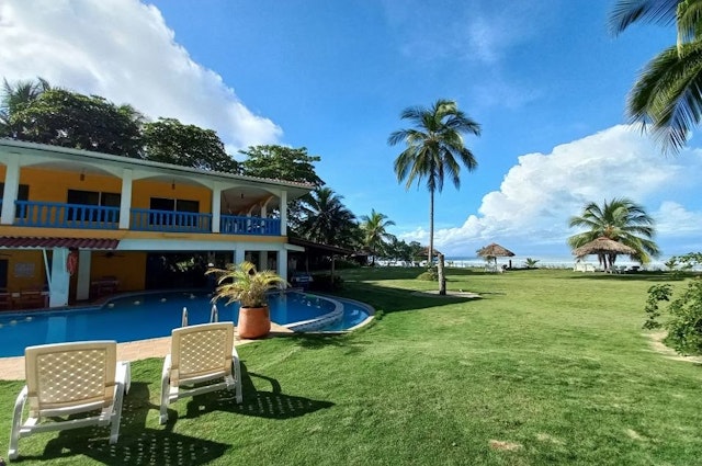 Las Lajas Beach Resort