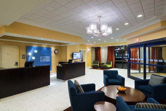 Holiday Inn Express & Suites Boston - Cambridge, an IHG Hotel