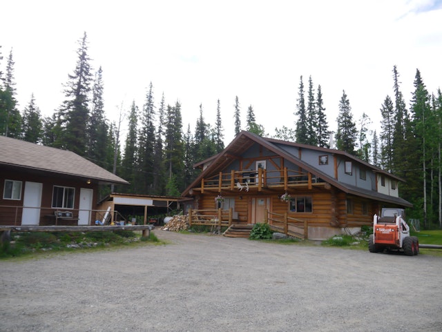 Arctic Divide Lodge