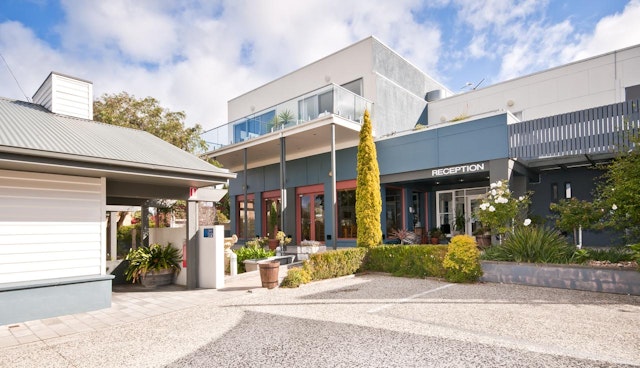 Captain's at the Bay