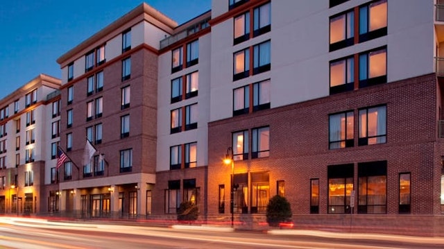 DoubleTree by Hilton Hotel Savannah Historic District
