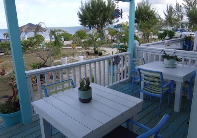 Rollezz Villas Beach Resort