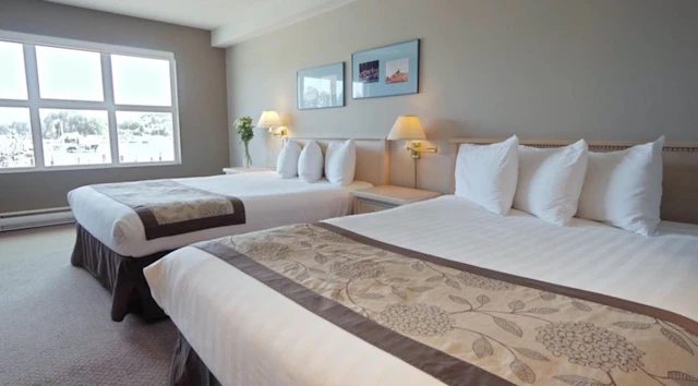 Quarterdeck Inn & Marina Resort 