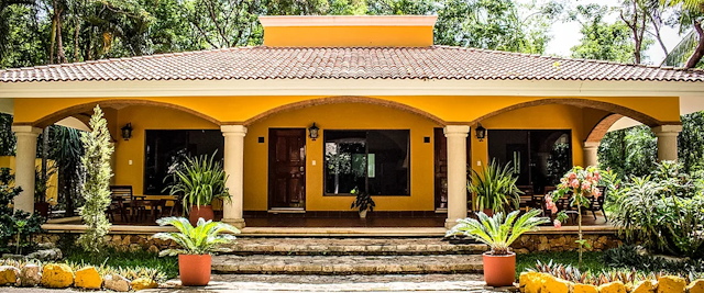 Cenote y Hotel IK KIL