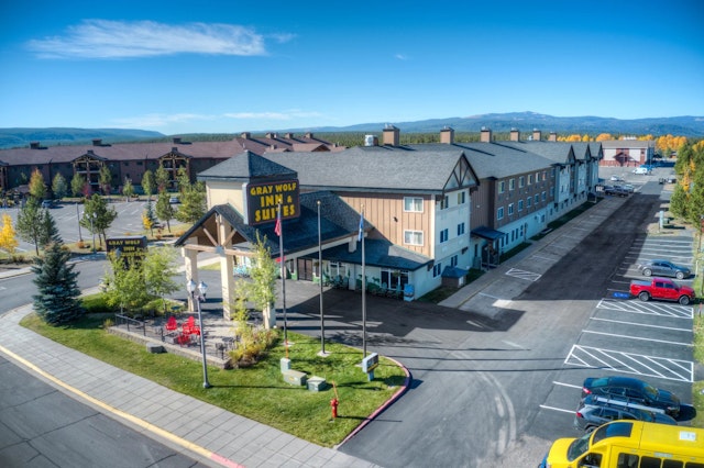 Gray Wolf Inn & Suites