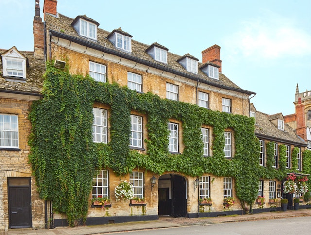 Macdonald Bear Hotel