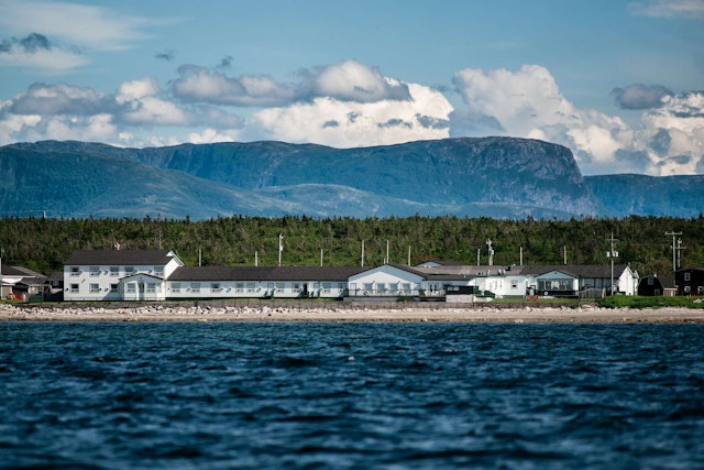 Shallow Bay Motel & Cabins