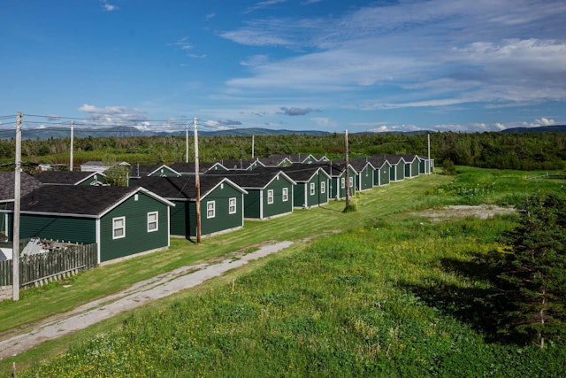 Shallow Bay Motel & Cabins