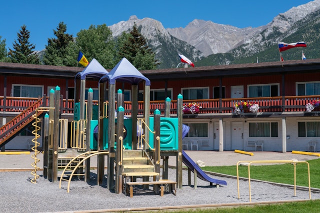 Rocky Mountain Ski Lodge