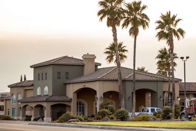 Best Western Plus A Wayfarer's Inn & Suites