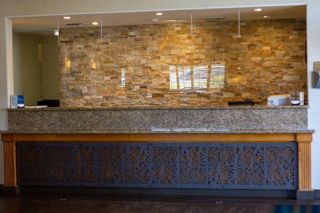 Best Western Plus A Wayfarer's Inn & Suites