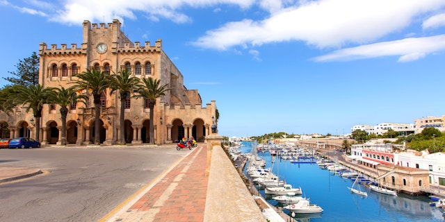 Barcelona Rundreise 1 Woche mit Menorca 
