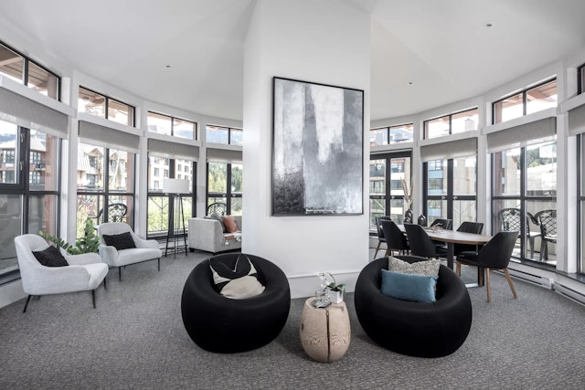 Crystal Lodge & Suites Whistler Hotel