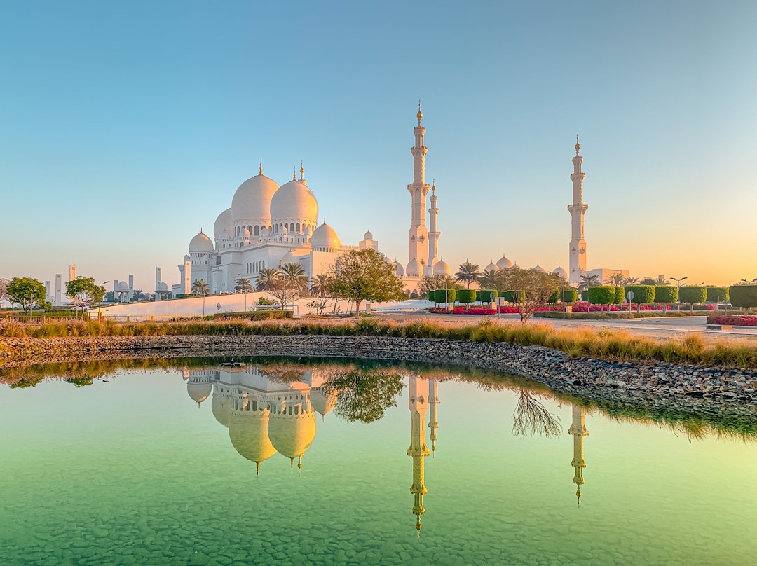 Magische Abu Dhabi Reise, die unvergessliche Erinnerungen weckt
