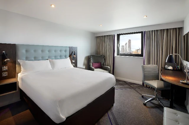 Premier Inn Oxford City Centre (Westgate)