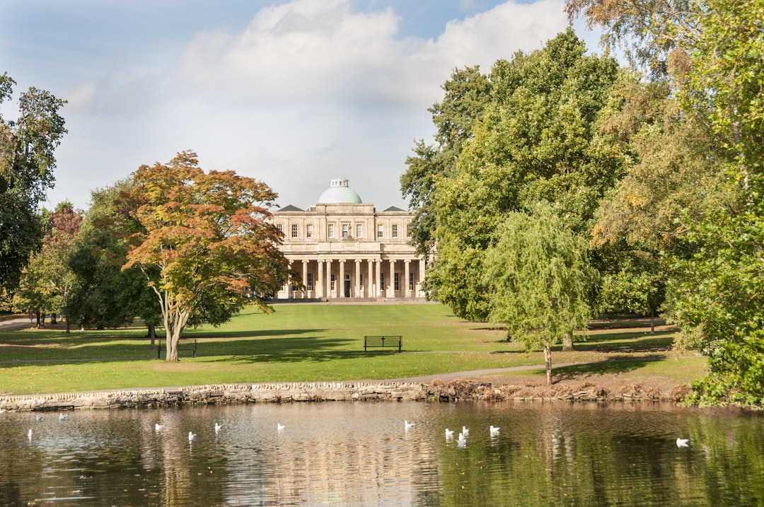 England Luxury Tour with Private Driver: Explore Historic Cities in Style