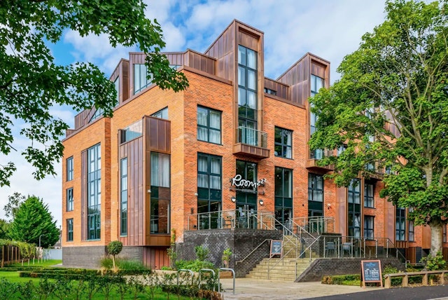 Roomzzz Aparthotel York