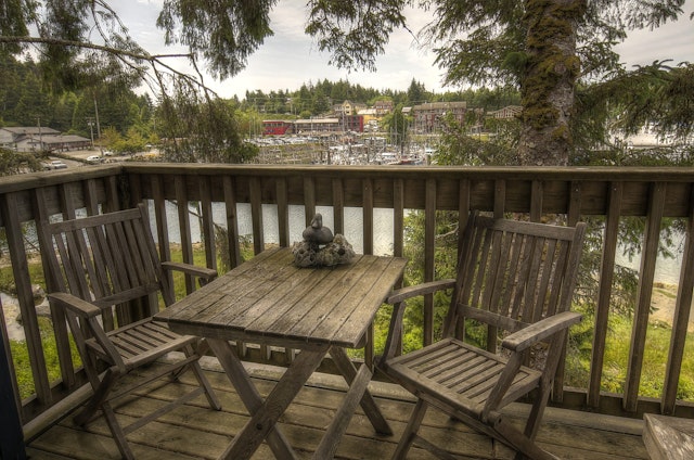 Water's Edge Shoreside Suites