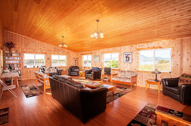 Katmai Wilderness Lodge