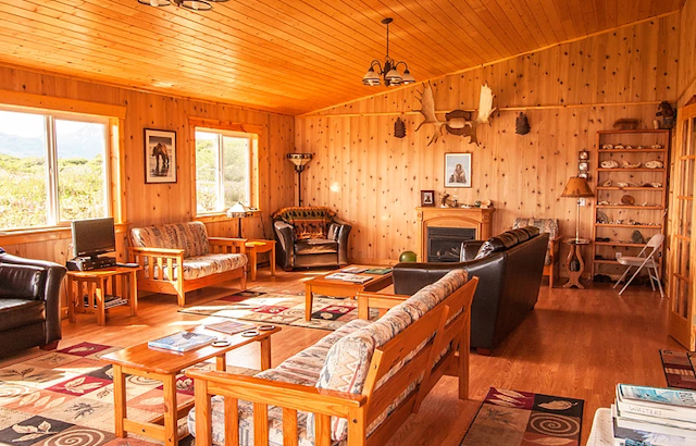 Katmai Wilderness Lodge