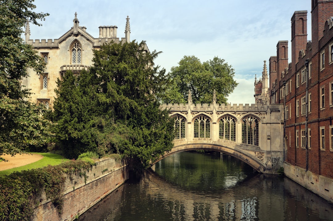 England Luxury Tour with Private Driver: Explore Historic Cities in Style