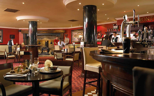 Hodson Bay Hotel
