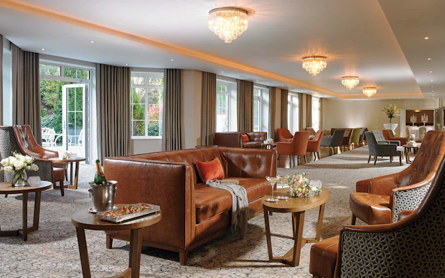 Hodson Bay Hotel