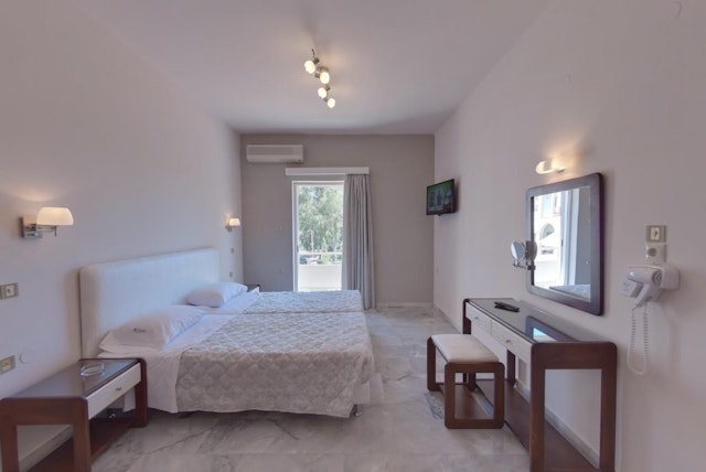 Tarra Hotel