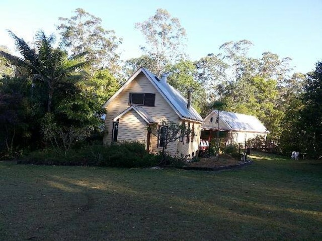 Glass House Mountains Eco Lodge