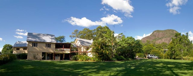 Glass House Mountains Eco Lodge