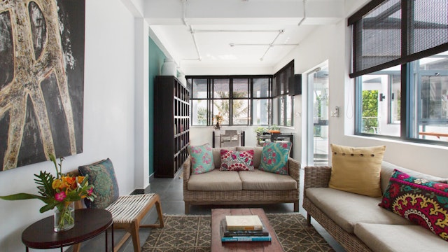 Owl and the Pussycat Hotel & Restaurant