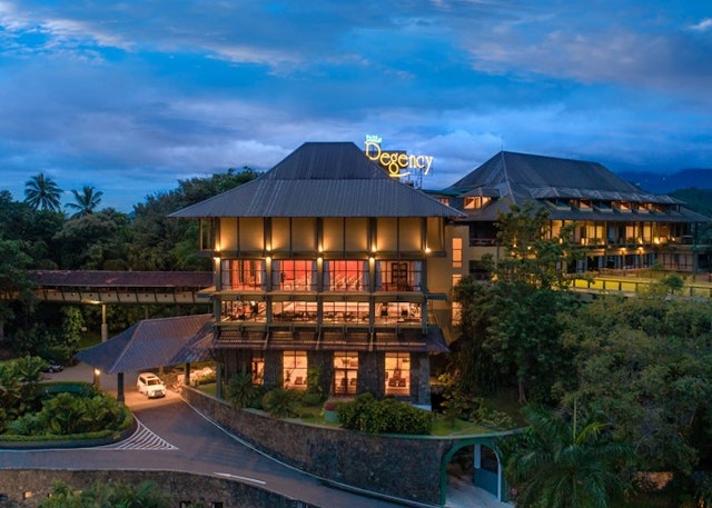 Earl's Regency Hotel