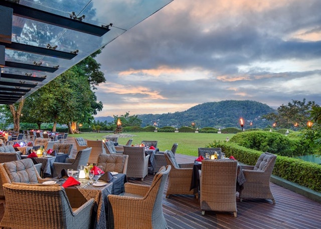 Earl's Regency Hotel