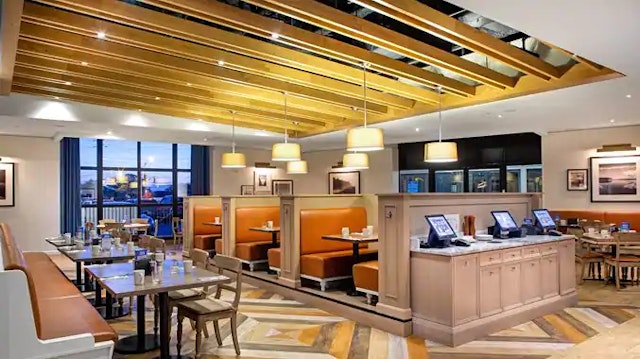 DoubleTree by Hilton Toronto Airport